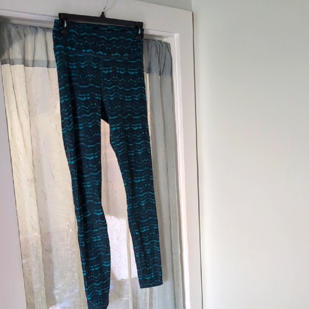 Active USA L Geometric Leggings